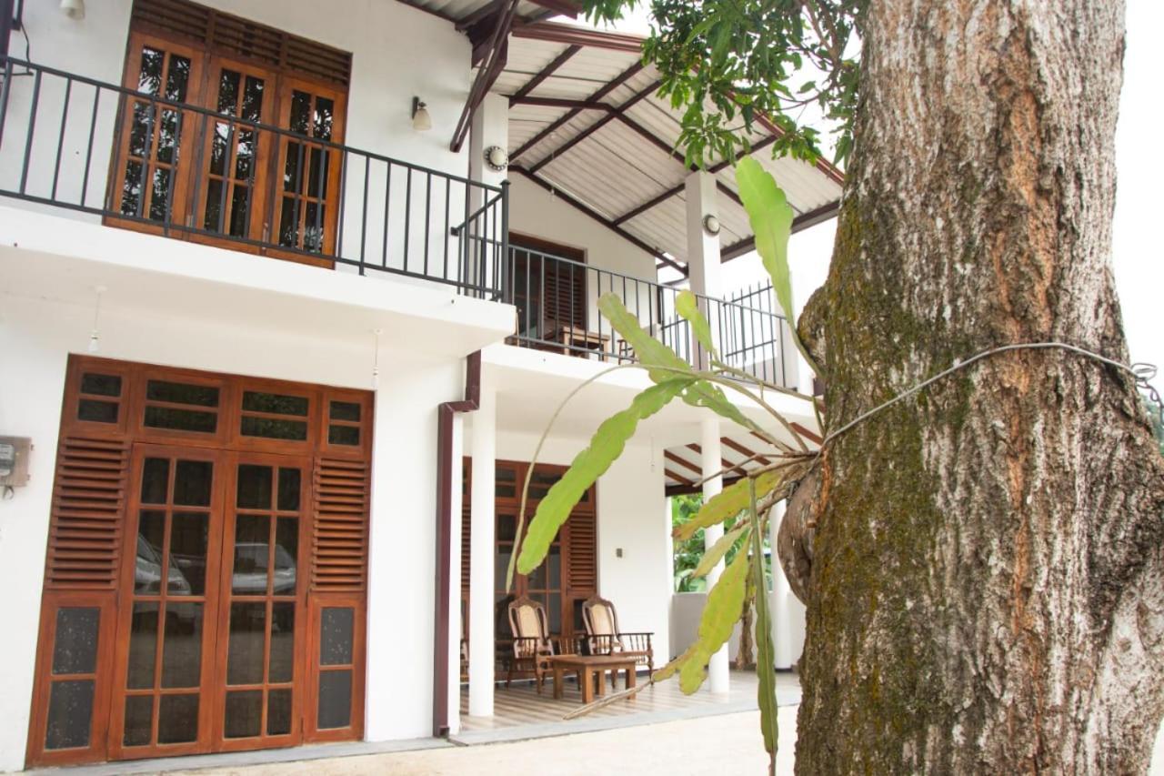Sanmi Airport Resort Катунаяка Экстерьер фото