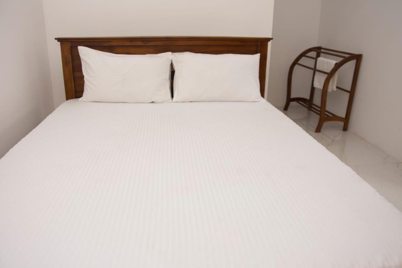 Sanmi Airport Resort Катунаяка Экстерьер фото
