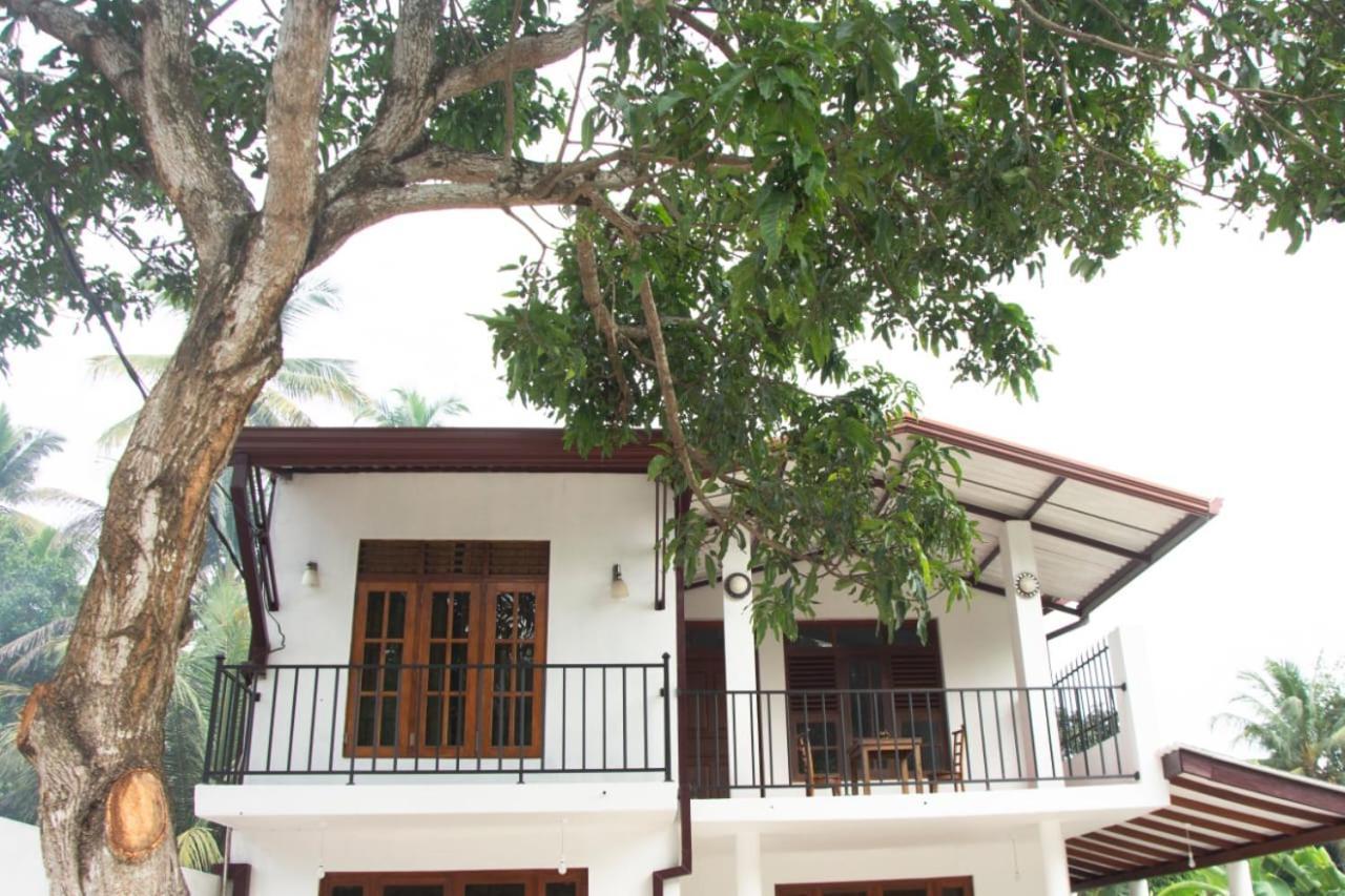 Sanmi Airport Resort Катунаяка Экстерьер фото