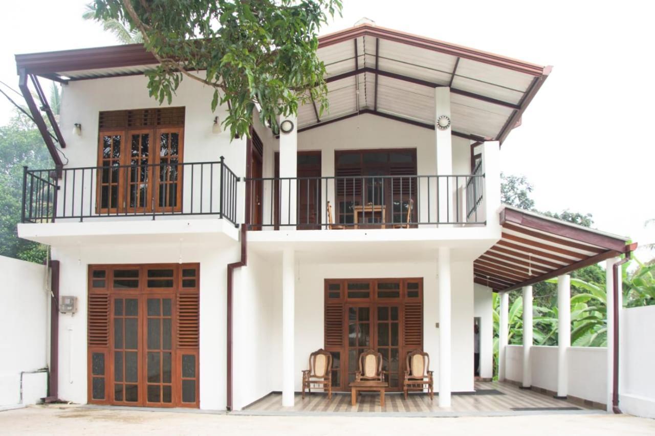 Sanmi Airport Resort Катунаяка Экстерьер фото